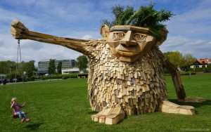recycled-sculpture-troels-the-troll-930x584